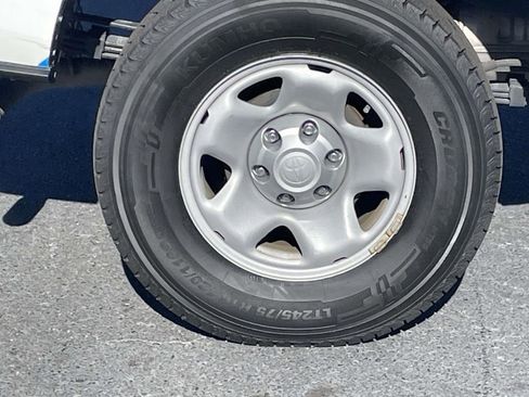 Used 2022 Toyota Tacoma SR image 13