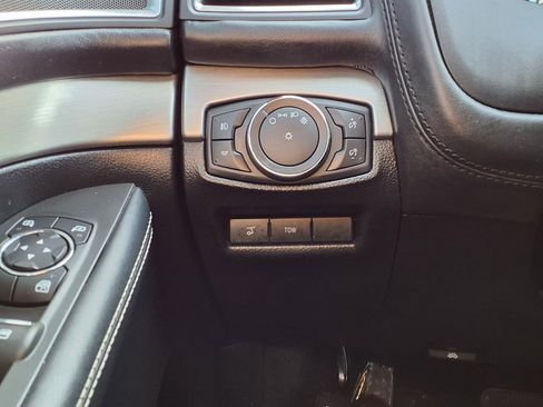 Used 2017 Ford Explorer Platinum image 27
