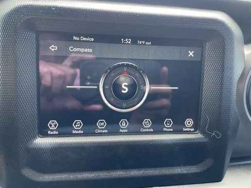 Used 2022 Jeep Wrangler Sport AWD/4WD image 19