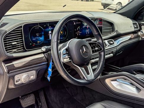 Used 2023 Mercedes-Benz GLS 450 4MATIC image 8