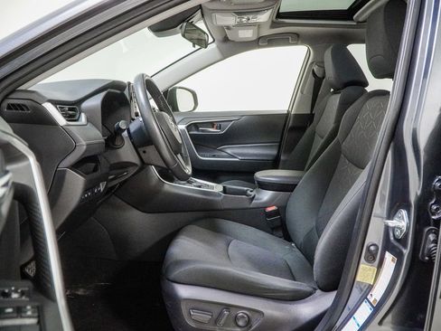 Used 2020 Toyota RAV4 XLE w/ Convenience Package image 21