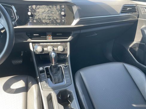 Used 2019 Volkswagen Jetta SEL w/ Cold Weather Package image 11