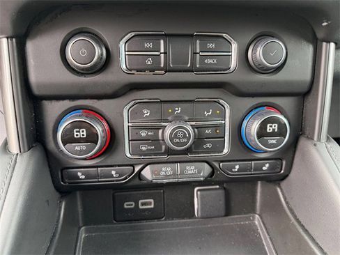 Used 2024 Chevrolet Suburban LT image 23