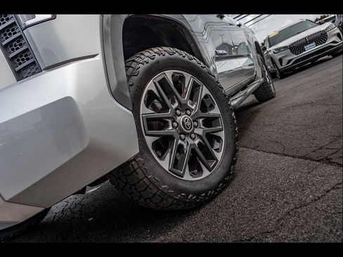 Used 2022 Toyota Tundra Limited AWD/4WD image 9