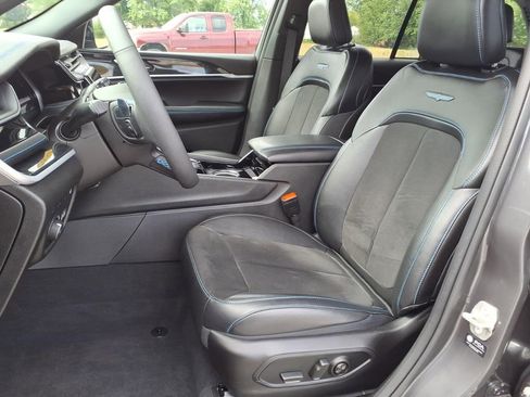 Used 2023 Jeep Grand Cherokee Trailhawk AWD/4WD image 3