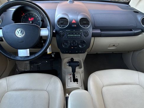 Used 2009 Volkswagen Beetle S image 16