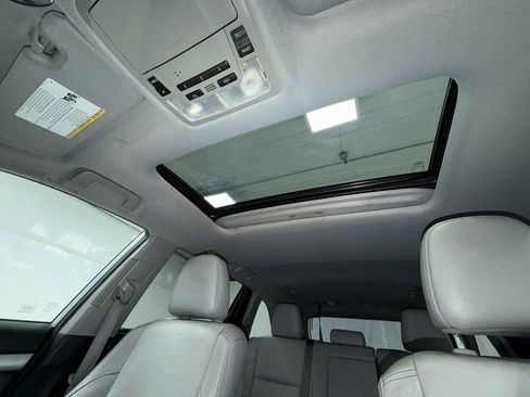 Used 2019 Toyota Highlander XLE image 10