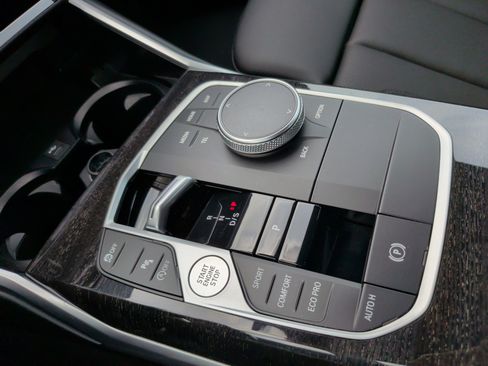 Used 2023 BMW 330i Sedan w/ M Sport Package image 18