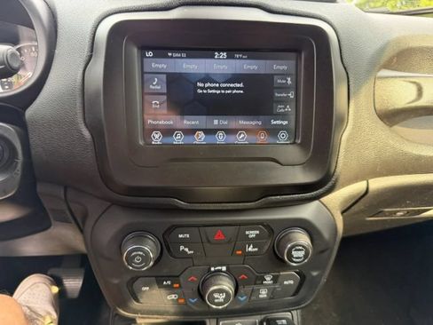 Used 2018 Jeep Renegade Limited w/ Advanced Technology Group FWD image 24