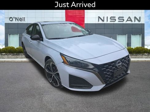Certified 2023 Nissan Altima 2.5 SR w/ SR Premium Package AWD/4WD image 1