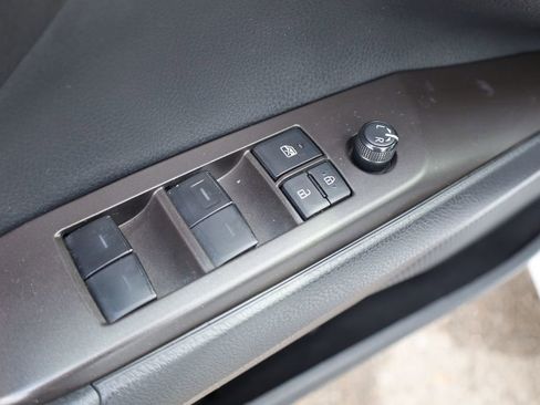 Used 2022 Toyota Camry SE image 12