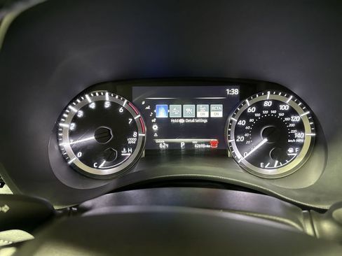 Used 2024 Toyota Highlander LE FWD image 12