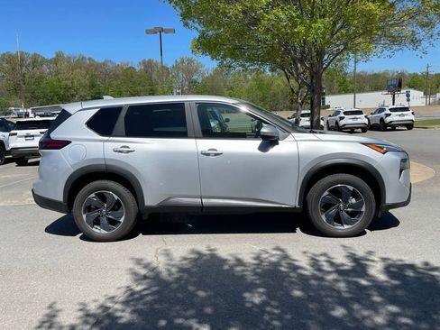 Used 2025 Nissan Rogue SV FWD image 9