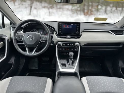 Used 2020 Toyota RAV4 XLE image 26