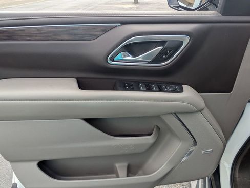 Used 2021 Chevrolet Tahoe LT w/ LT Signature Package image 12