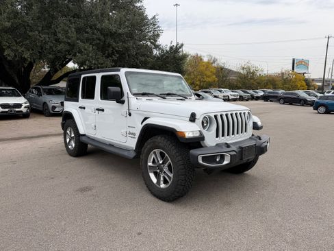 Used 2019 Jeep Wrangler Unlimited Sahara image 7