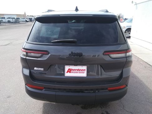 Used 2023 Jeep Grand Cherokee L Laredo image 6
