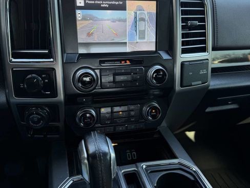 Used 2016 Ford F150 Platinum w/ Equipment Group 701A Luxury image 19