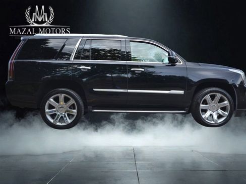 Used 2018 Cadillac Escalade Luxury AWD/4WD image 8