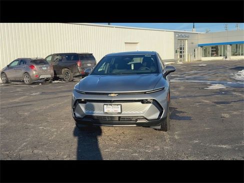 New 2026 Chevrolet Equinox EV LT image 3