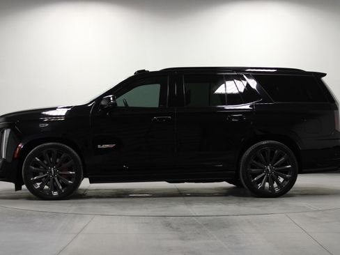 Used 2025 Cadillac Escalade V image 7