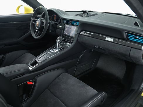 Used 2018 Porsche 911 GT2 RS image 21