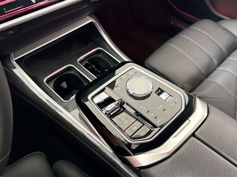 Used 2023 BMW 760i xDrive AWD/4WD image 19