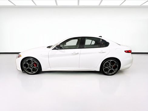 Used 2023 Alfa Romeo Giulia Veloce RWD image 24