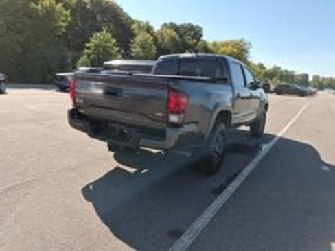 Used 2022 Toyota Tacoma SR5 w/ Technology Package AWD/4WD image 5