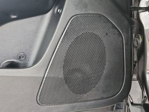 Used 2018 Jeep Cherokee Latitude Plus w/ Comfort/Convenience Group image 29