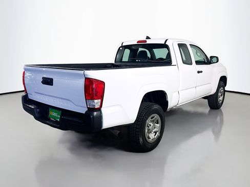 Used 2017 Toyota Tacoma SR image 10