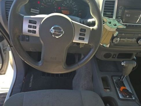 Used 2017 Nissan Frontier SV image 14