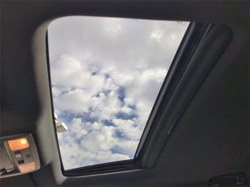 Used 2017 Toyota Tacoma TRD Sport w/ Premium & Technology Package image 20