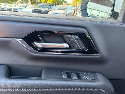 Used 2025 GMC Yukon Denali AWD/4WD image 16