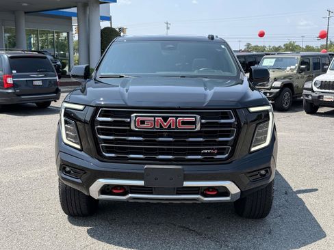 Used 2025 GMC Yukon XL AT4 w/ AT4 Premium Package AWD/4WD image 8