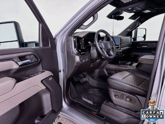 Used 2025 Chevrolet Silverado 2500 ZR2 w/ Technology Package AWD/4WD image 3