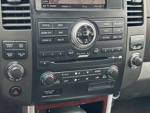 Used 2011 Nissan Pathfinder LE w/ Navigation Pkg AWD/4WD image 22