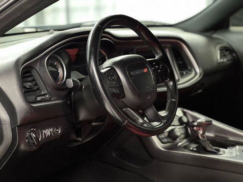 Used 2019 Dodge Challenger SXT image 14