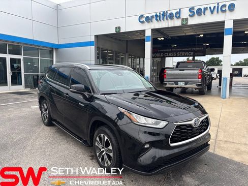 Used 2020 Toyota Highlander XLE FWD image 1