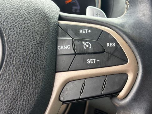Used 2017 Jeep Grand Cherokee Overland RWD image 23