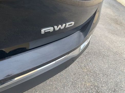 Used 2024 GMC Terrain SLT image 14