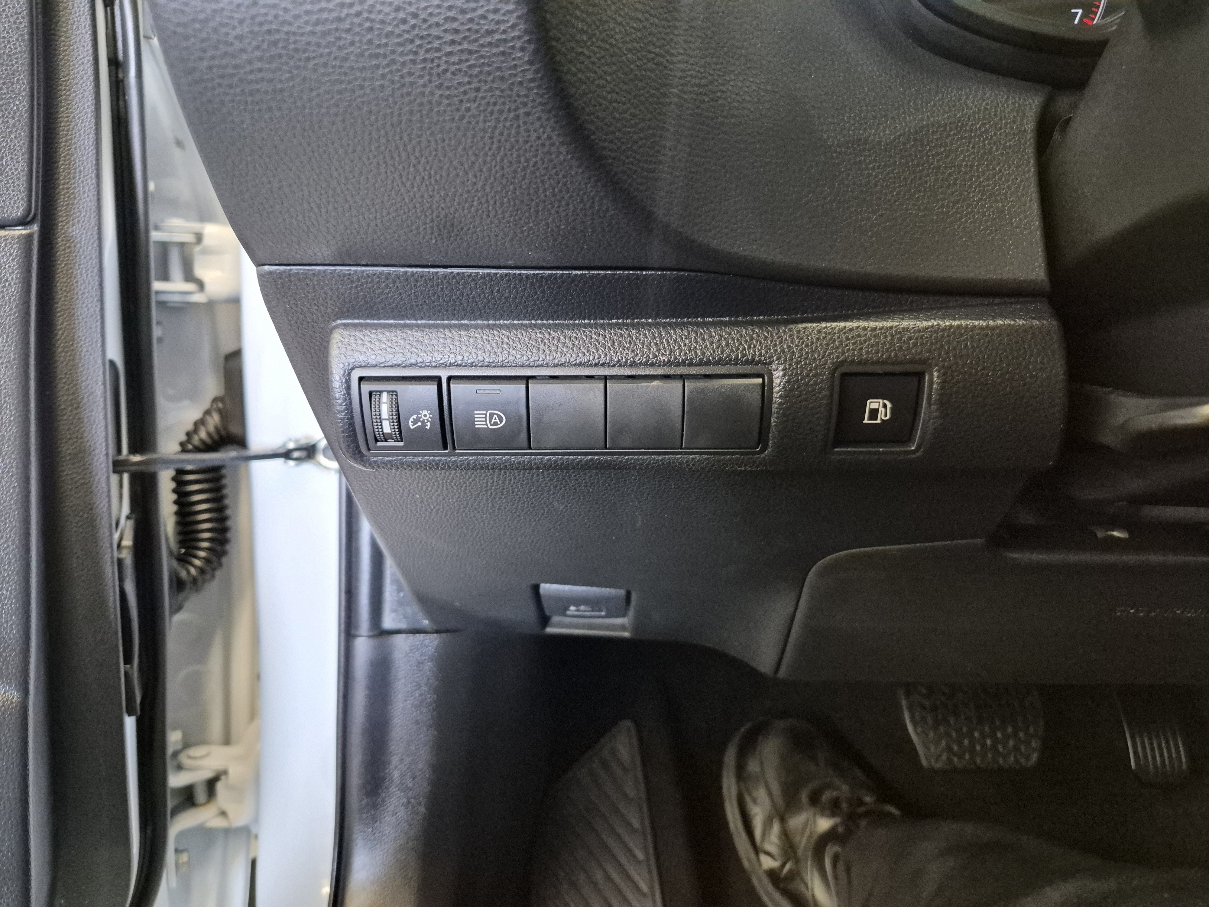 Used 2025 Toyota Corolla LE FWD image 20