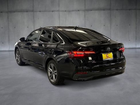 Used 2024 Volkswagen Jetta SE FWD image 3