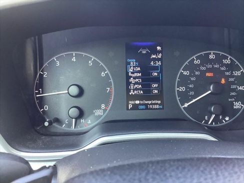 Certified 2025 Toyota Corolla SE w/ SE Package FWD image 11