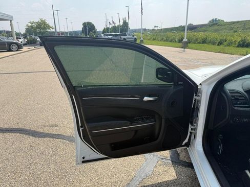 Used 2019 Chrysler 300 S RWD image 9