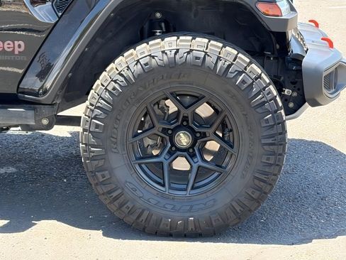 Used 2021 Jeep Gladiator Mojave AWD/4WD image 9