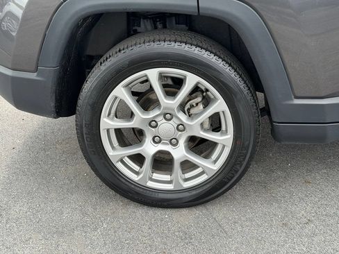 Used 2023 Jeep Compass Latitude AWD/4WD image 10