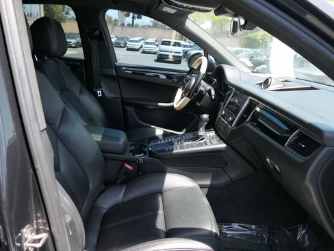 Used 2018 Porsche Macan Sport Edition w/ Premium Package Plus AWD/4WD image 28