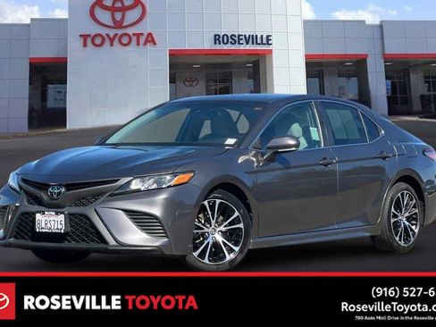 Certified 2019 Toyota Camry SE w/ Convenience Package FWD image 1