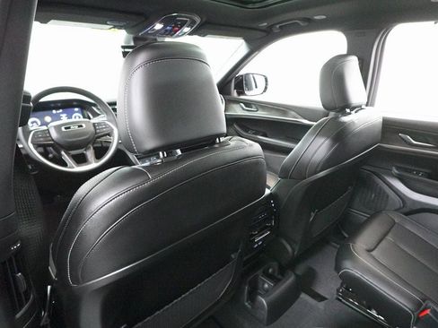 New 2025 Jeep Grand Cherokee L Limited w/ Luxury Tech Group II image 25